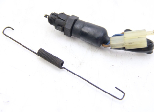 CONTACTEUR FEU STOP ARRIERE