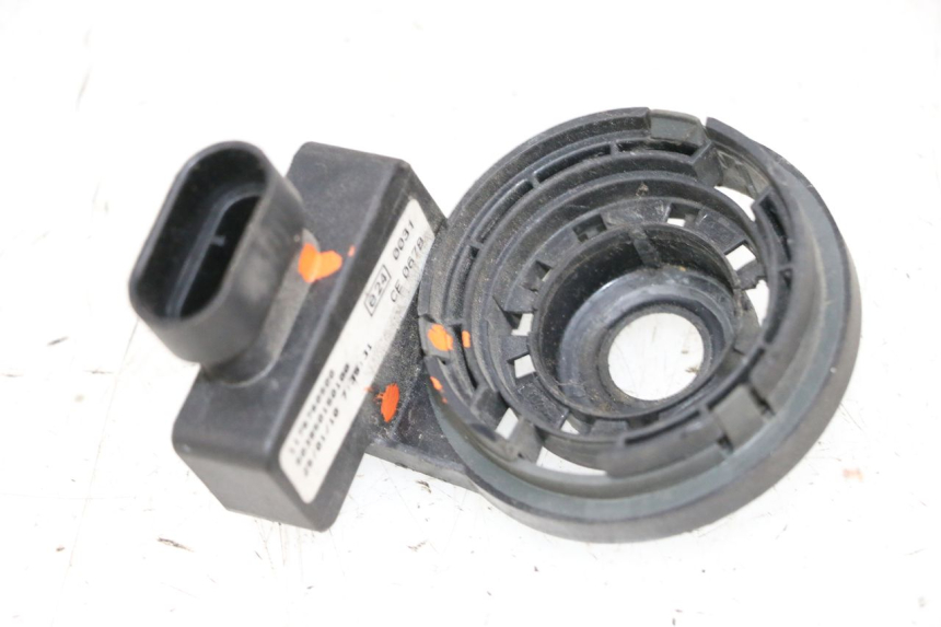 photo de TRANSPONDERANTENNE PEUGEOT GEOPOLIS 400 (2007 - 2013) - Technische Nahaufnahme