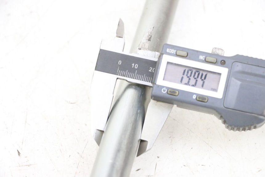 photo de SCHWINGENACHSE SUZUKI GSF N BANDIT 600 (1996 - 1999) - Alternative Perspektive