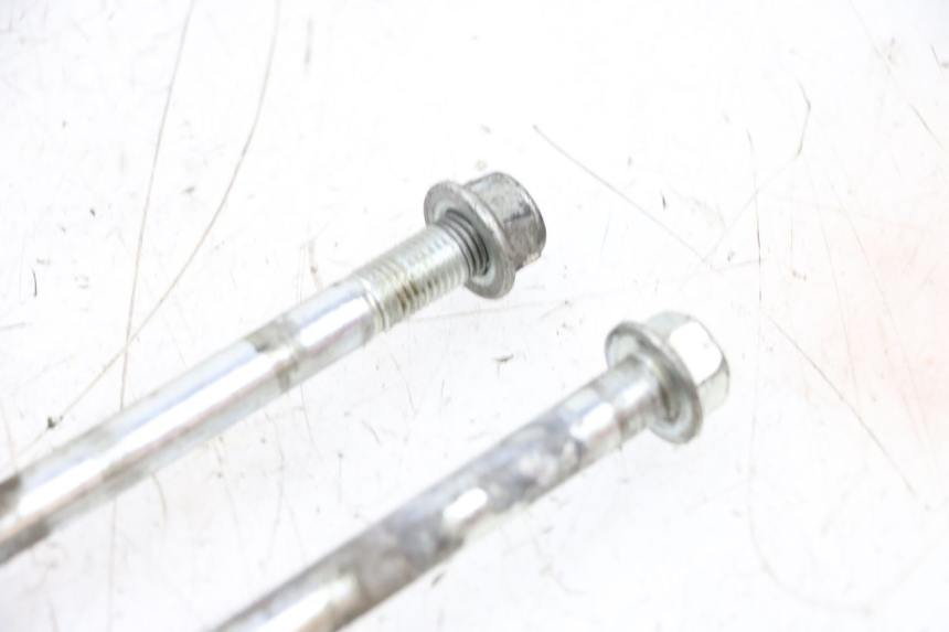 photo de SCHRAUBEN MOTOR SUZUKI GSXR GSX-R 1000 (2003 - 2004) - Details der Befestigungspunkte