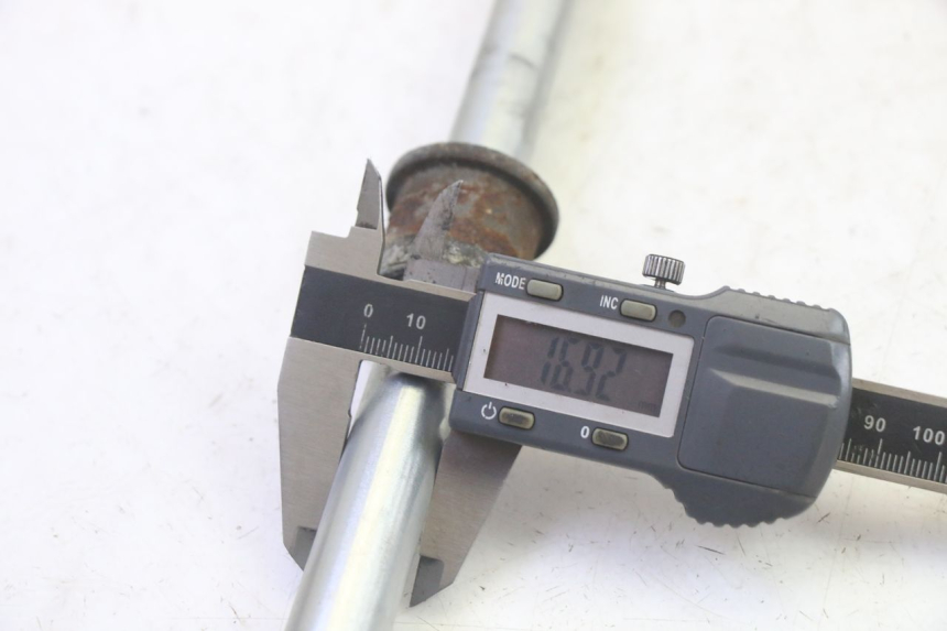 photo de HINTERRADACHSE KAWASAKI GPX R WARBIRD 600 (1988 - 1993) - Technische Nahaufnahme