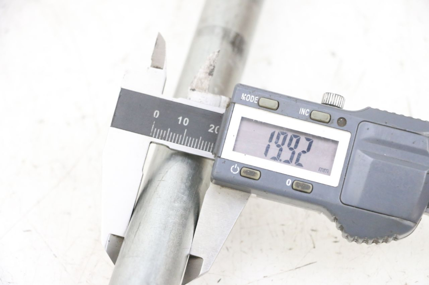 photo de HINTERRADACHSE SUZUKI GSF N BANDIT 600 (1996 - 1999) - Detailansicht des Bauteils