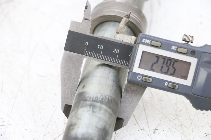 photo de HINTERRADACHSE SUZUKI GSXR GSX-R 1000 (2003 - 2004) - Detailansicht des Bauteils