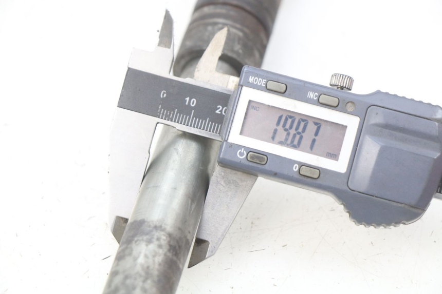 photo de VORDERRADACHSE HONDA CBR RR FIREBLADE 900 (1992 - 1994)