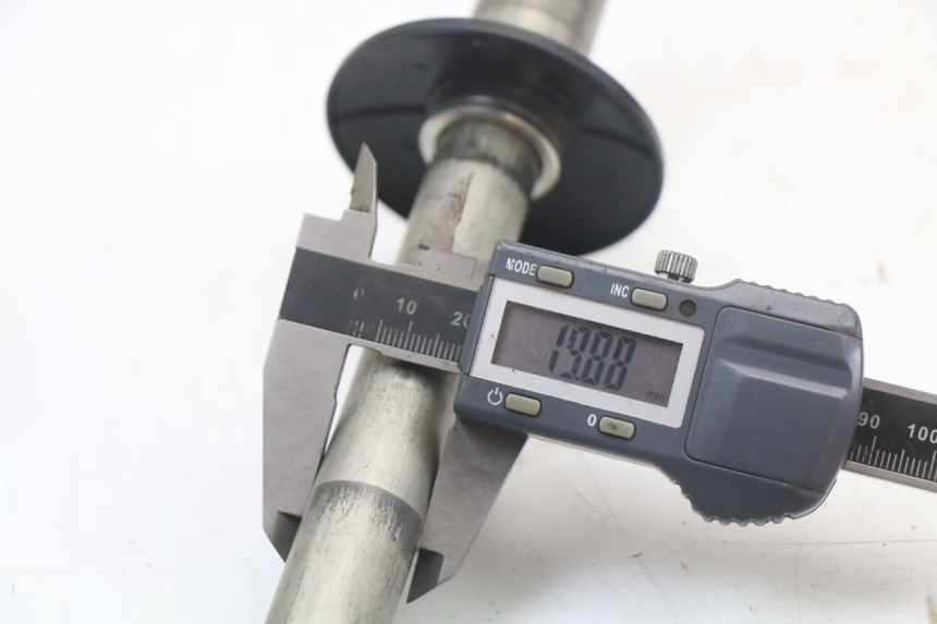 photo de VORDERRADACHSE HONDA CRF R 250 (2020 - 2021) - Technische Nahaufnahme