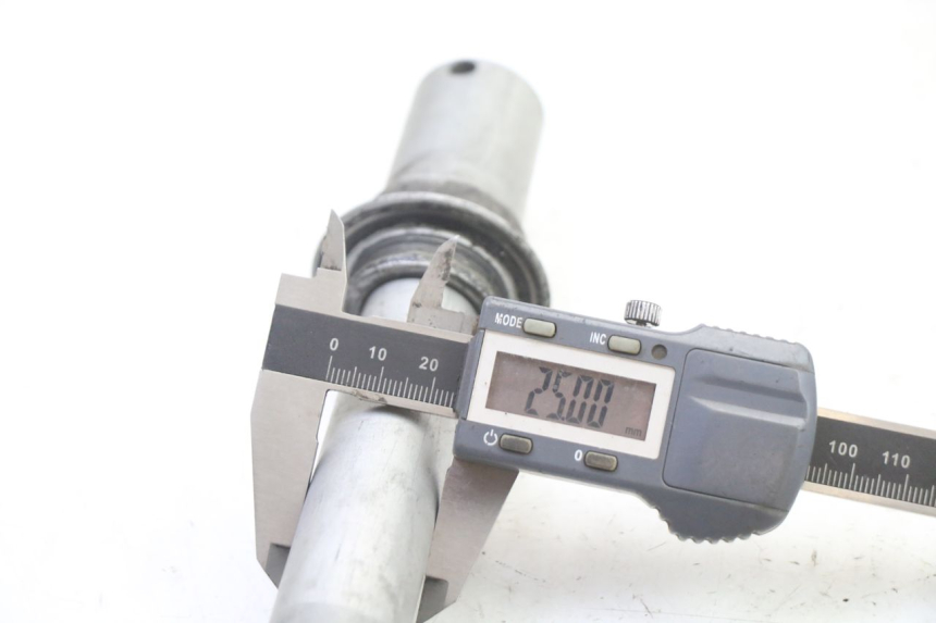 photo de VORDERRADACHSE HONDA ST PAN EUROPEAN 1300 (2002 - 2013)