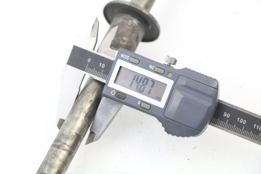 photo de VORDERRADACHSE SUZUKI GSXF GSX F 600 (1988 - 1997)