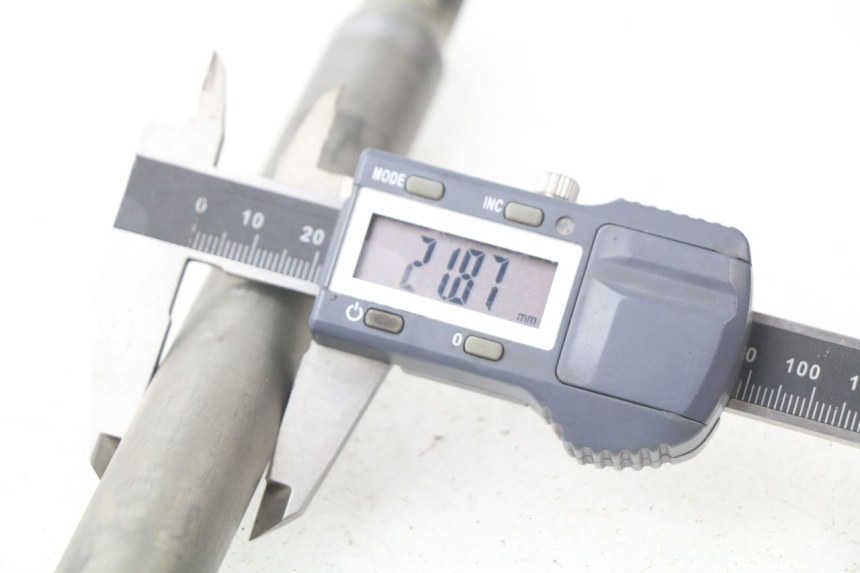 photo de VORDERRADACHSE YAMAHA TDM ABS 900 (2002 - 2014)