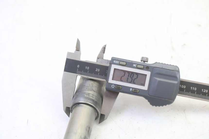 photo de VORDERRADACHSE YAMAHA TDM ABS 900 (2002 - 2014)