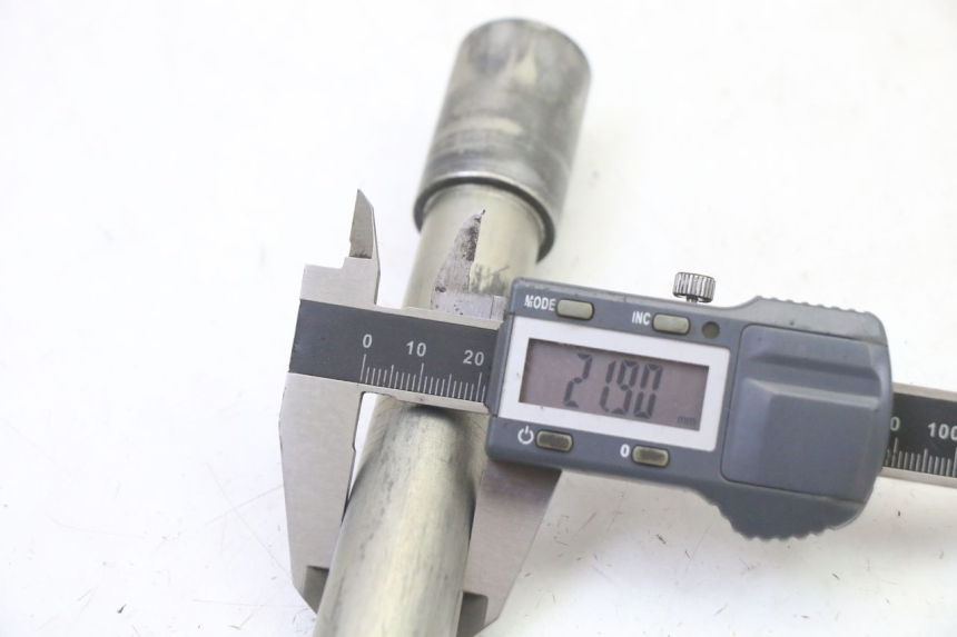 photo de VORDERRADACHSE YAMAHA TDM ABS 900 (2002 - 2014)