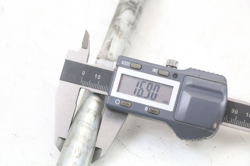 photo de VORDERRADACHSE YAMAHA XJ6 ABS 600 (2008 - 2016)