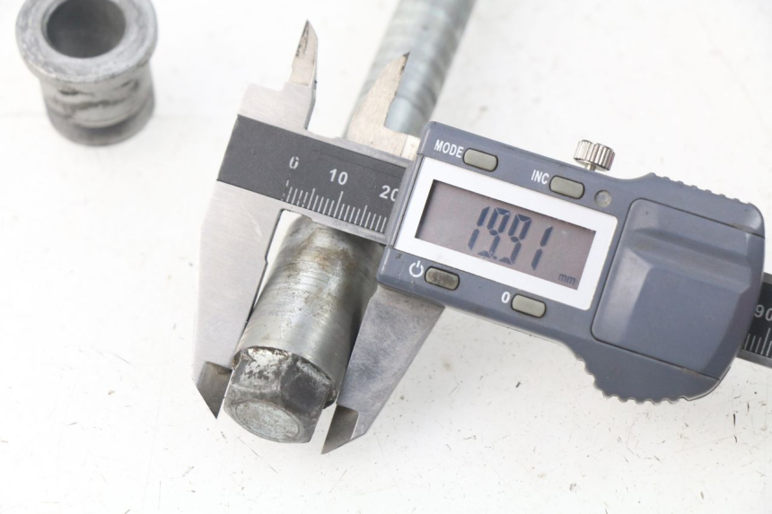 photo de VORDERRADACHSE HONDA XLV VARADERO 125 (2000 - 2006)