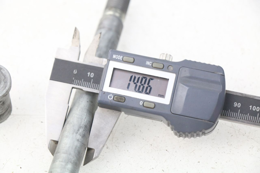 photo de VORDERRADACHSE HONDA XLV VARADERO 125 (2000 - 2006)