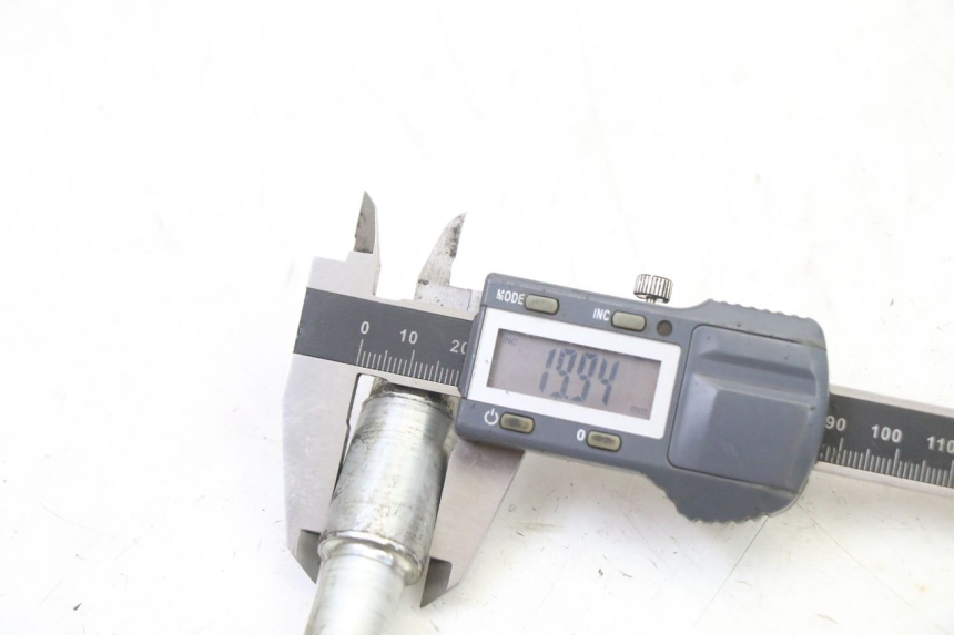photo de VORDERRADACHSE HONDA XLV VARADERO 125 (2000 - 2006)