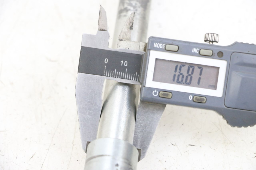 photo de VORDERRADACHSE KAWASAKI ZR 7 750 (1999 - 2001) - Alternative Perspektive