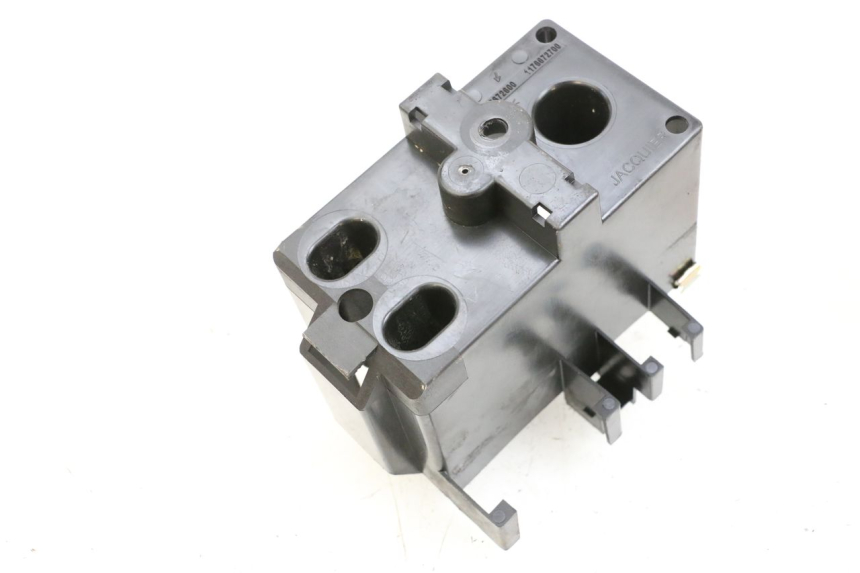 photo de BATTERIEFACH PEUGEOT LUDIX 50 (2005 - 2007) - Zoom auf Gebrauchszustand