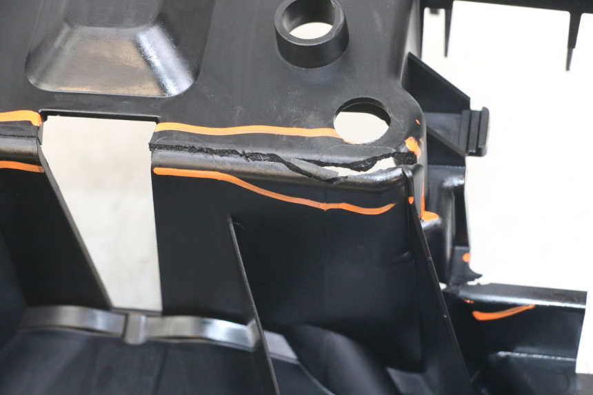 photo de BATTERIEFACH YAMAHA XMAX X-MAX ABS 125 (2017 - 2020) - Technische Nahaufnahme