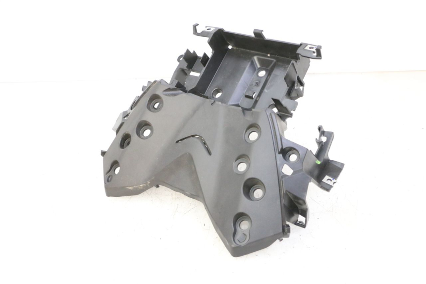 photo de BATTERIEKASTEN YAMAHA XMAX X-MAX 125 (2021 - 2025) - Details der Befestigungspunkte