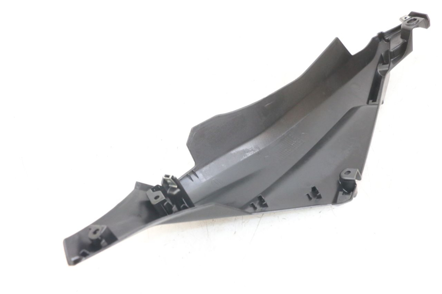 photo de RECHTER HINTERER SEITENSCHWELLER YAMAHA XMAX X-MAX ABS 125 (2017 - 2020) - Zoom auf Gebrauchszustand