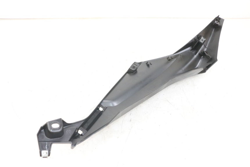 photo de RECHTER HINTERER SEITENSCHWELLER YAMAHA XMAX X-MAX ABS 125 (2017 - 2020) - Technische Nahaufnahme