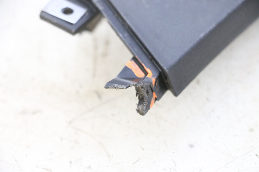 photo de UNTERBODEN RECHTS PIAGGIO MP3 RL 250 (2007 - 2010) - Zoom auf Gebrauchszustand