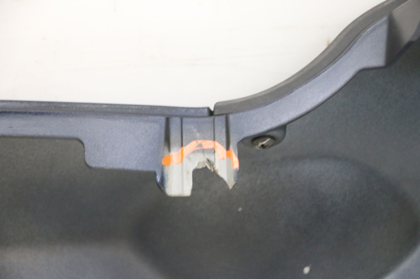 photo de UNTERBODEN RECHTS PIAGGIO MP3 RL 250 (2007 - 2010) - Details der Befestigungspunkte