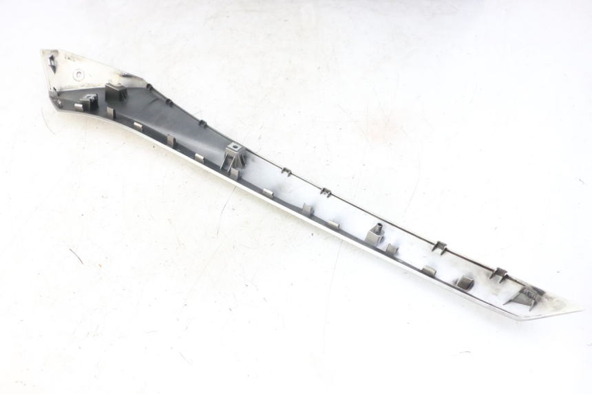 photo de RECHTER SEITENSCHWELLER YAMAHA XMAX X-MAX ABS 125 (2017 - 2020) - Zoom auf Gebrauchszustand