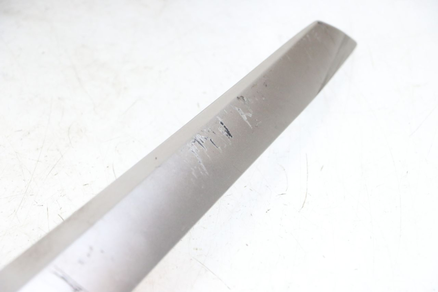 photo de RECHTER SEITENSCHWELLER YAMAHA XMAX X-MAX ABS 125 (2017 - 2020) - Technische Nahaufnahme