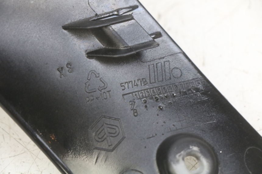 photo de LINKER UNTERE SEITENVERKLEIDUNG PIAGGIO VESPA GTS SUPER IE 125 (2009 - 2016)