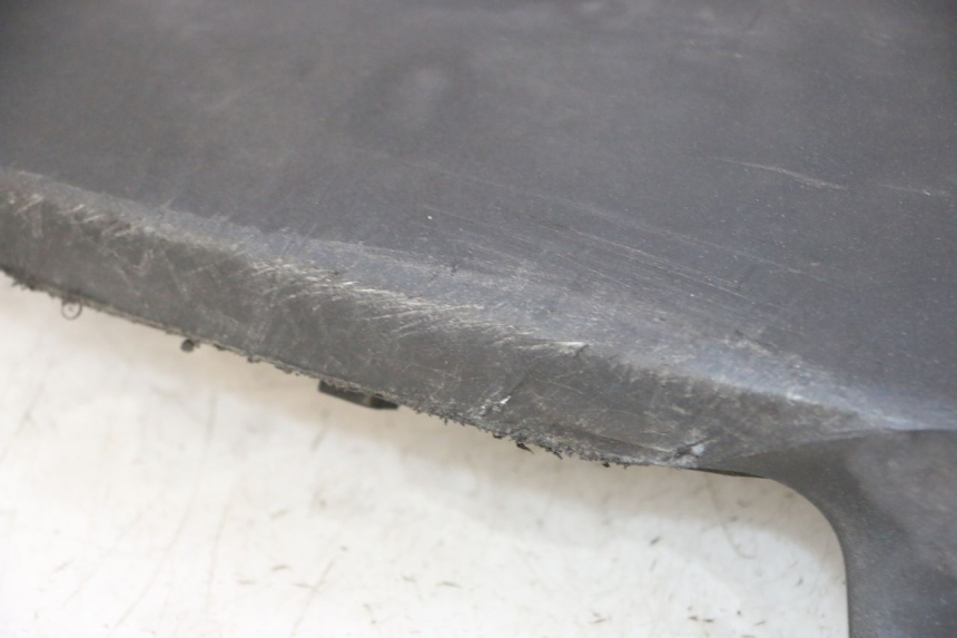 photo de UNTERBODEN LINKS PEUGEOT SATELIS 125 (2013 - 2018) - Kennzeichnungen und Originalreferenzen