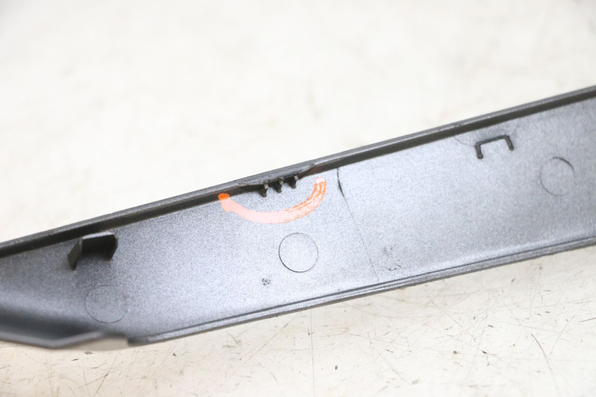 photo de UNTERBODEN LINKS YAMAHA TRICITY 300 (2020 - 2024) - Details der Befestigungspunkte