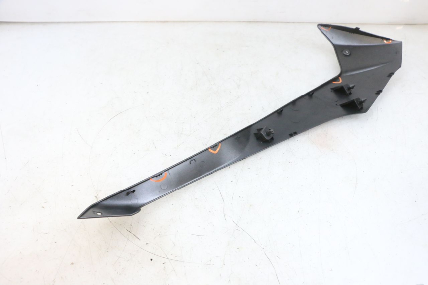 photo de UNTERBODEN LINKS YAMAHA TRICITY 300 (2020 - 2024) - Oberflächenzustand und Material