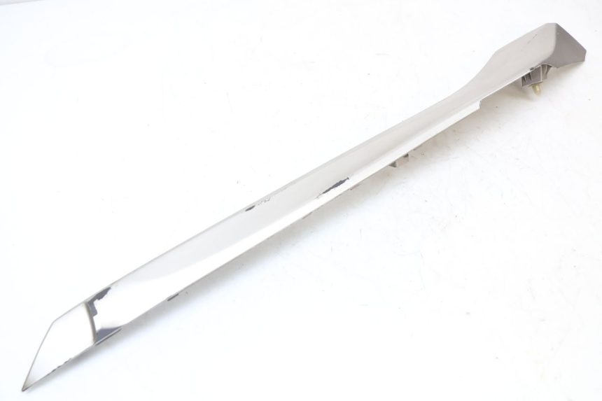 photo de LINKER UNTERE SEITENVERKLEIDUNG YAMAHA XMAX X-MAX ABS 125 (2017 - 2020) - Technische Nahaufnahme