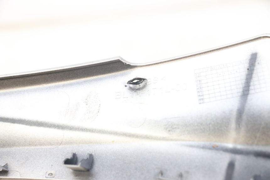 photo de LINKER UNTERE SEITENVERKLEIDUNG YAMAHA XMAX X-MAX ABS 125 (2017 - 2020) - Zoom auf Gebrauchszustand