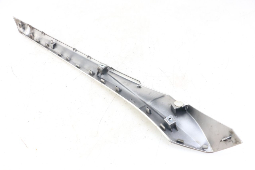 photo de LINKER UNTERE SEITENVERKLEIDUNG YAMAHA XMAX X-MAX ABS 125 (2017 - 2020) - Technische Nahaufnahme