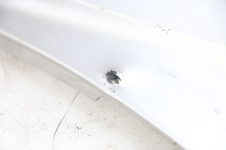 photo de LINKER UNTERE SEITENVERKLEIDUNG YAMAHA XMAX X-MAX ABS 125 (2017 - 2020) - Details der Befestigungspunkte