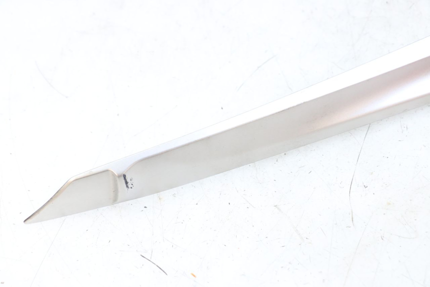 photo de LINKER UNTERE SEITENVERKLEIDUNG YAMAHA XMAX X-MAX ABS 125 (2017 - 2020) - Oberflächenzustand und Material