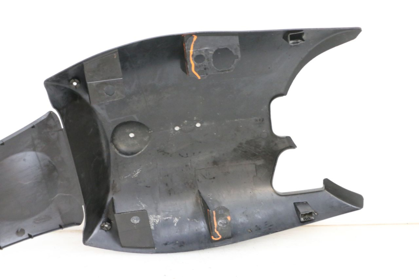 photo de UNTERBODEN PEUGEOT LUDIX 50 (2005 - 2007) - Details der Befestigungspunkte