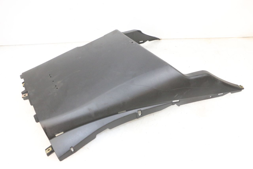 photo de UNTERBODEN EFUN PUSA 1 - Alternative Perspektive