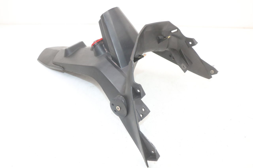 photo de SPRITZSCHUTZ PEUGEOT TWEET 125 (2018 - 2021) - Details der Befestigungspunkte