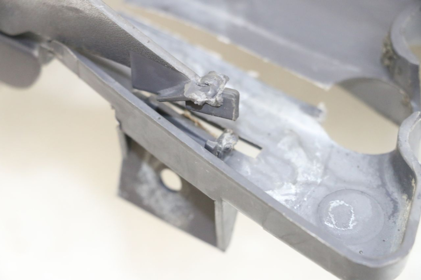 photo de SPRITZSCHUTZ PEUGEOT VIVACITY 100 (1999 - 2008) - Oberflächenzustand und Material