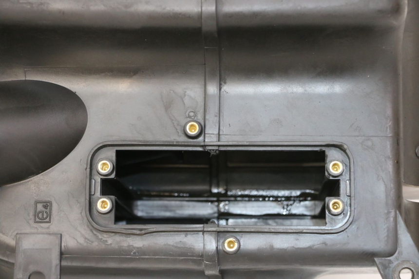 photo de LUFTFILTERKASTEN KYMCO XCITING 500 (2007 - 2010) - Oberflächenzustand und Material