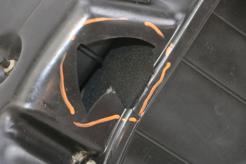 photo de LUFTFILTERKASTEN YAMAHA TZR 50 (2008 - 2016) - Details der Befestigungspunkte