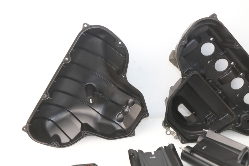 photo de LUFTFILTERKASTEN YAMAHA FZ8 800 (2010 - 2016)