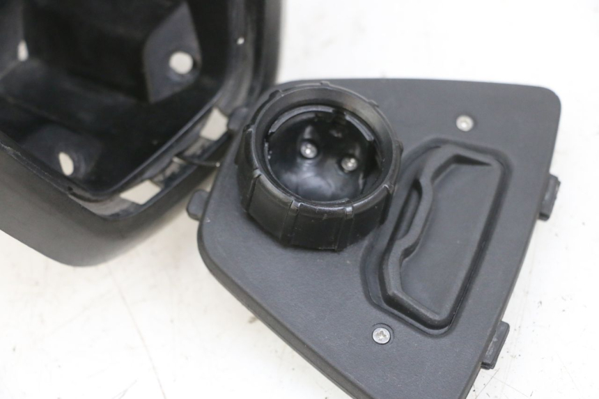 photo de HANDSCHUHFACH PEUGEOT SPEEDFIGHT 4 4T EFI 50 (2021 - 2025) - Zoom auf Gebrauchszustand