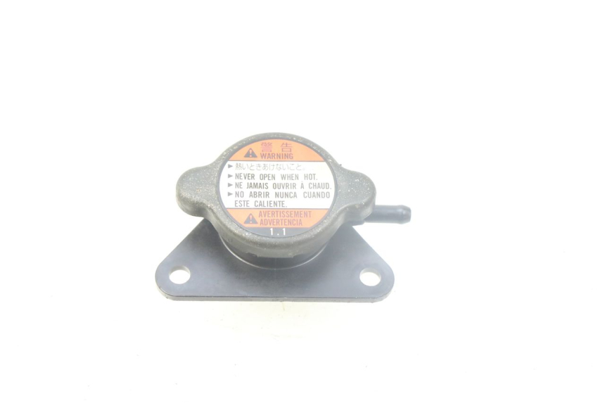 photo de KÜHLMITTELDECKEL SUZUKI AN BURGMAN 400 (2006 - 2010)