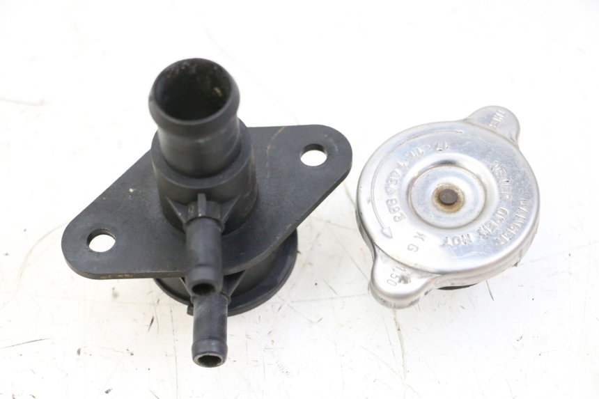 photo de KÜHLMITTELDECKEL BMW C1 125 (2000 - 2003)
