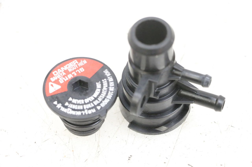 photo de KÜHLERDECKEL YAMAHA TRICITY 300 (2020 - 2024) - Zoom auf Gebrauchszustand