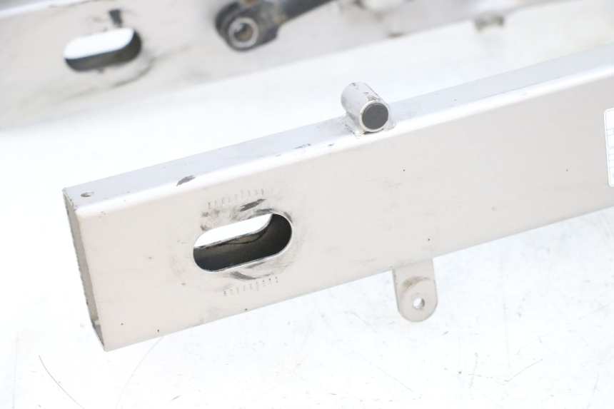 photo de SCHWINGE SUZUKI GSF N BANDIT 600 (1996 - 1999) - Fokus auf die Struktur