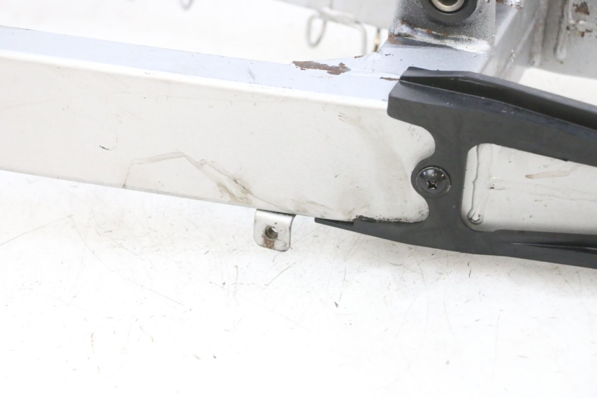 photo de SCHWINGE KAWASAKI ZR 7 750 (1999 - 2001) - Hochauflösende Nahaufnahme